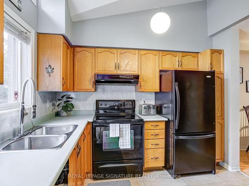 1200 Upper Village Dr, Mississauga, ON - Indoor Photo Showing Kitchen With Double Sink