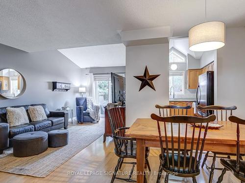 1200 Upper Village Dr, Mississauga, ON - Indoor Photo Showing Living Room