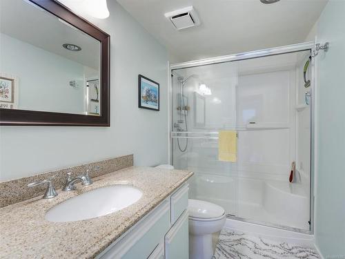 118-10459 Resthaven Dr, Sidney, BC - Indoor Photo Showing Bathroom