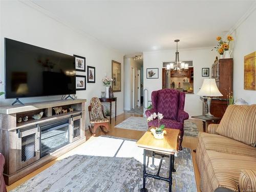 118-10459 Resthaven Dr, Sidney, BC - Indoor Photo Showing Living Room