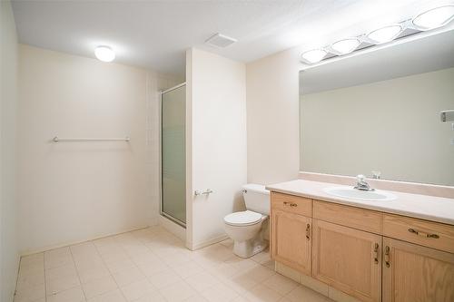 20-1874 Parkview Crescent, Kelowna, BC - Indoor Photo Showing Bathroom