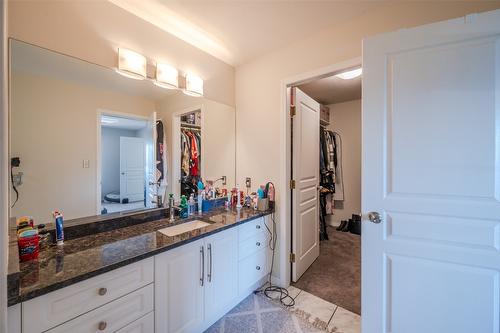 4123 Ponderosa Drive, Peachland, BC - Indoor Photo Showing Bathroom