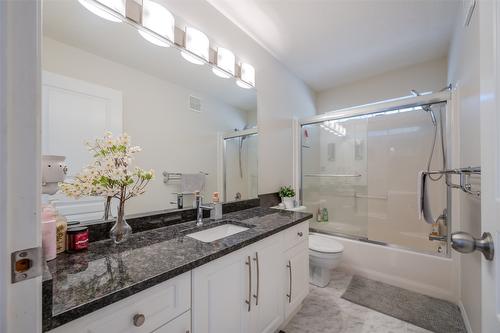 4123 Ponderosa Drive, Peachland, BC - Indoor Photo Showing Bathroom