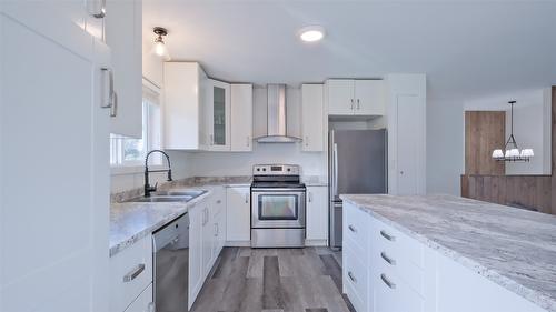 4741 Parkdale Crescent, Kelowna, BC - Indoor Photo Showing Kitchen With Double Sink With Upgraded Kitchen