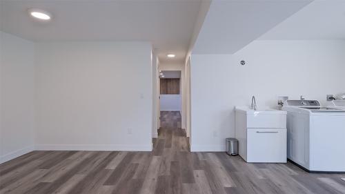 4741 Parkdale Crescent, Kelowna, BC - Indoor Photo Showing Laundry Room