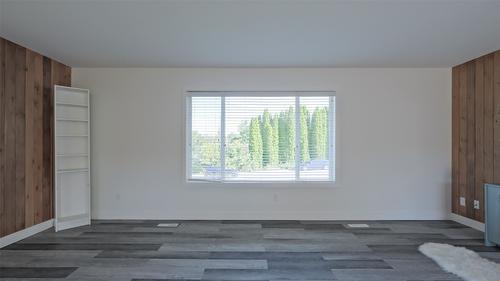 4741 Parkdale Crescent, Kelowna, BC - Indoor Photo Showing Other Room