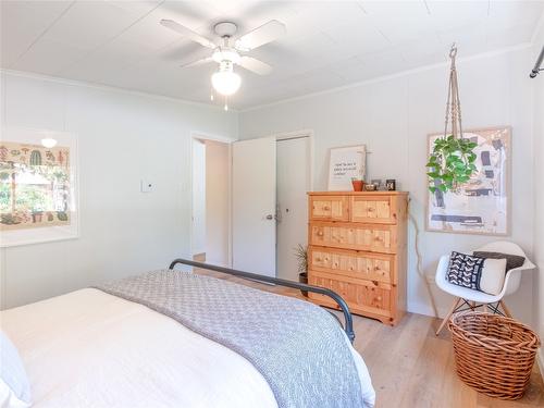 834 Ellis Avenue, Naramata, BC - Indoor Photo Showing Bedroom