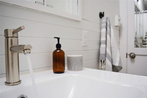 834 Ellis Avenue, Naramata, BC - Indoor Photo Showing Bathroom