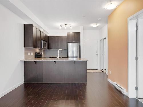 207-99 Chapel St, Nanaimo, BC - Indoor Photo Showing Kitchen With Upgraded Kitchen