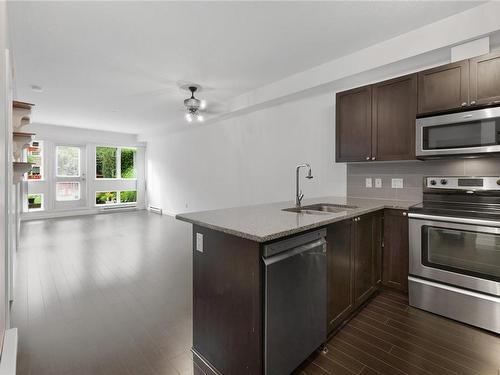 207-99 Chapel St, Nanaimo, BC - Indoor Photo Showing Kitchen With Double Sink