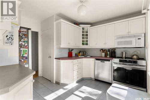 3425 Portnall Avenue, Regina, SK - Indoor Photo Showing Kitchen With Double Sink