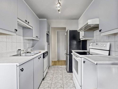 Kitchen - R01-710 Rue Bélanger, Saint-Jérôme, QC - Indoor Photo Showing Kitchen With Double Sink