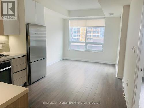 605 - 15 Water Walk Drive, Markham (Unionville), ON - Indoor Photo Showing Kitchen