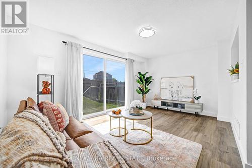 111 Nathan Crescent, Barrie, ON - Indoor Photo Showing Living Room