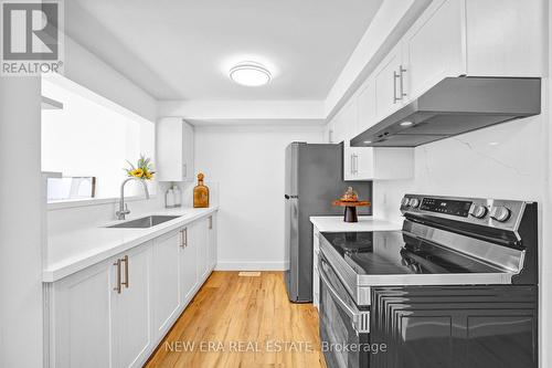 111 Nathan Crescent, Barrie, ON - Indoor Photo Showing Kitchen