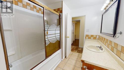 9212 90 Street, Fort St. John, BC - Indoor Photo Showing Bathroom