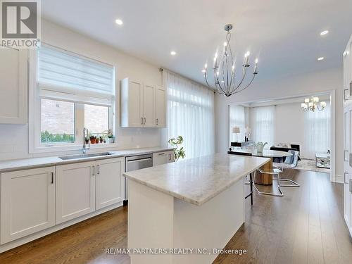 3 Read Street, Aurora, ON - Indoor Photo Showing Kitchen With Upgraded Kitchen