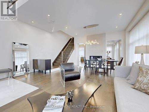 3 Read Street, Aurora, ON - Indoor Photo Showing Living Room