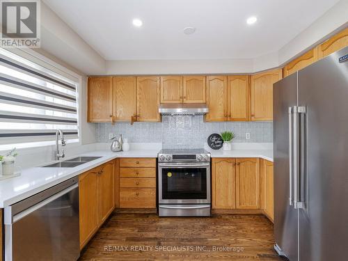 118 Native Landing Crescent S, Brampton, ON - Indoor Photo Showing Kitchen With Double Sink