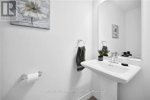 3955 Crown Street, Lincoln, ON - Indoor Photo Showing Bathroom