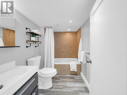 840 Janisse Drive, Windsor, ON - Indoor Photo Showing Bathroom