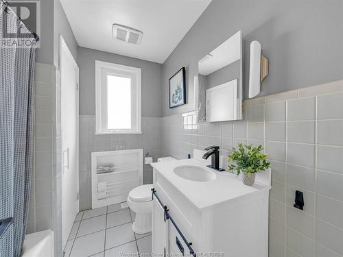 840 Janisse Drive, Windsor, ON - Indoor Photo Showing Bathroom