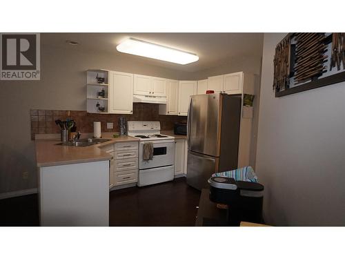 5886 Okanagan Landing Road Unit# 34, Vernon, BC - Indoor Photo Showing Kitchen With Double Sink