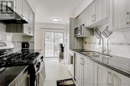 5960 Chidham Crescent, Mississauga, ON - Indoor Photo Showing Kitchen With Double Sink With Upgraded Kitchen