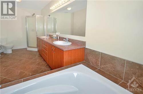 149 Whispering Winds Way, Ottawa, ON - Indoor Photo Showing Bathroom