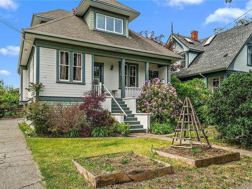 2538 Fernwood Rd, Victoria, BC - Outdoor