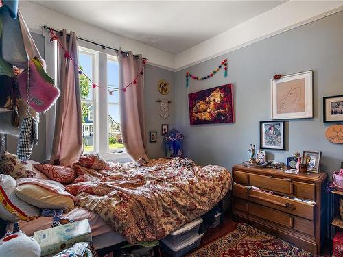 2538 Fernwood Rd, Victoria, BC - Indoor Photo Showing Bedroom