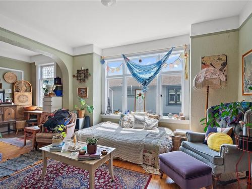 2538 Fernwood Rd, Victoria, BC - Indoor Photo Showing Living Room