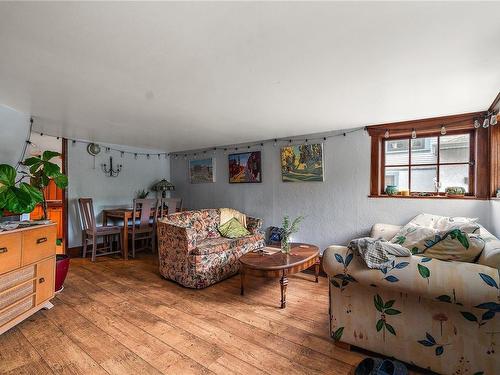 2538 Fernwood Rd, Victoria, BC - Indoor Photo Showing Living Room