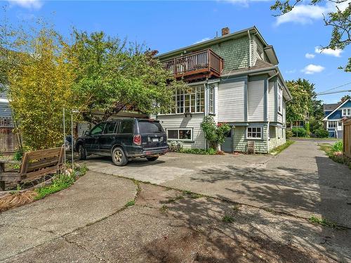 2538 Fernwood Rd, Victoria, BC - Outdoor