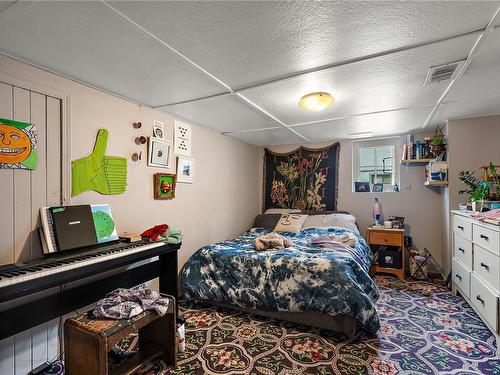 2538 Fernwood Rd, Victoria, BC - Indoor Photo Showing Bedroom