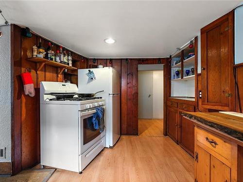 2538 Fernwood Rd, Victoria, BC - Indoor Photo Showing Kitchen