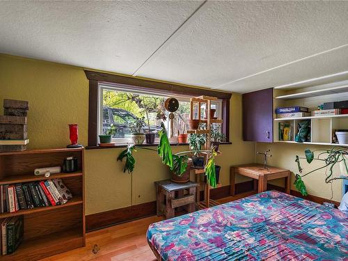 2538 Fernwood Rd, Victoria, BC - Indoor Photo Showing Bedroom