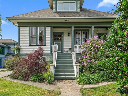 2538 Fernwood Rd, Victoria, BC - Outdoor With Deck Patio Veranda