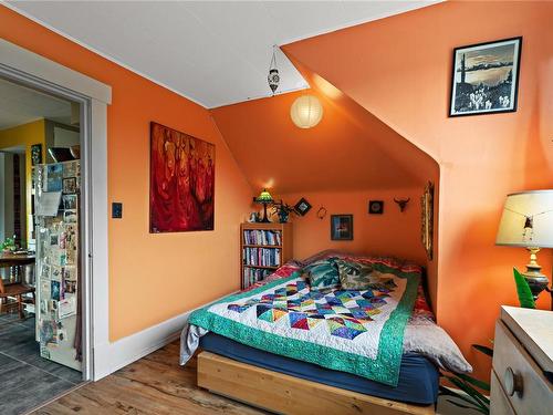 2538 Fernwood Rd, Victoria, BC - Indoor Photo Showing Bedroom