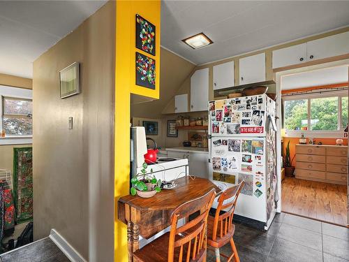 2538 Fernwood Rd, Victoria, BC - Indoor