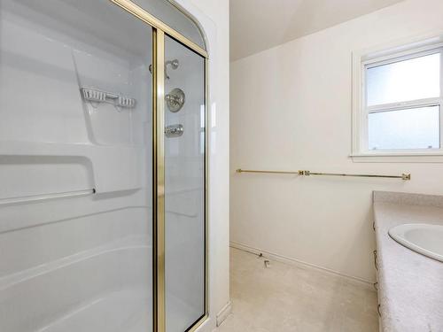 1-9875 Third St, Sidney, BC - Indoor Photo Showing Bathroom