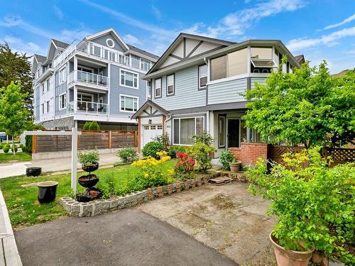 1-9875 Third St, Sidney, BC - Outdoor With Balcony With Facade