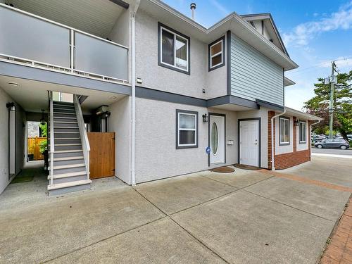 1-9875 Third St, Sidney, BC - Outdoor With Balcony With Exterior