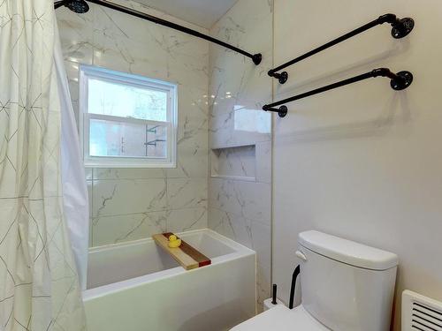 Salle de bains - 541 Rue Des Cèdres, Sainte-Sophie, QC - Indoor Photo Showing Bathroom