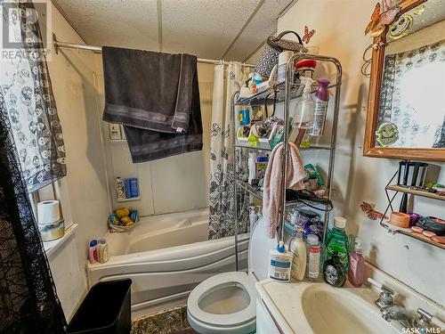 79 Agricultural Avenue, Yorkton, SK - Indoor Photo Showing Bathroom