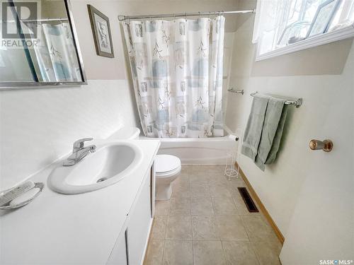 4272 Price Avenue, Gull Lake, SK - Indoor Photo Showing Bathroom