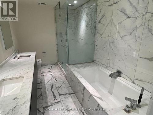 3801 - 180 University Avenue, Toronto, ON - Indoor Photo Showing Bathroom