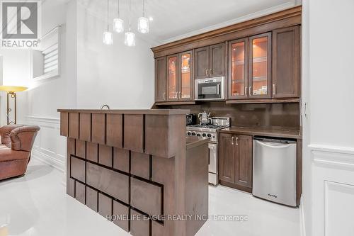 288 Parkview Avenue N, Toronto, ON - Indoor Photo Showing Kitchen