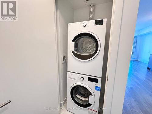 412 - 32 Forest Manor Road, Toronto, ON - Indoor Photo Showing Laundry Room