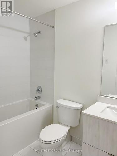 1030 - 14 David Eyer Road E, Richmond Hill, ON - Indoor Photo Showing Bathroom